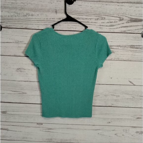 NWT: "R.Q.T." woman's shirt  - Picture 4 of 8